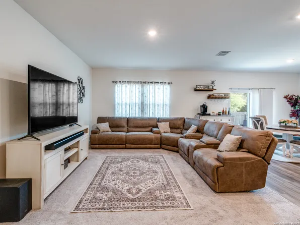 5628 Pearl Meadow, Converse, TX 78109