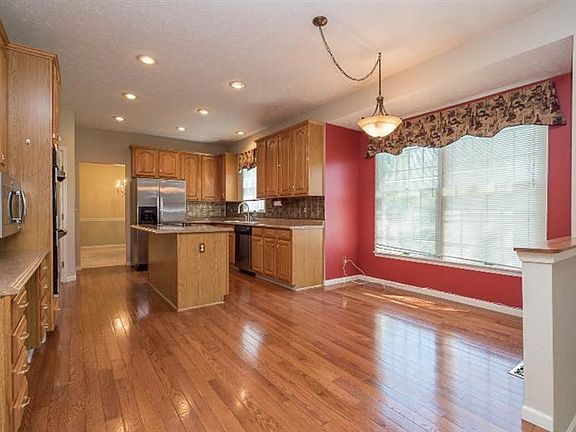 4th image of 1442 Applebrook Ln