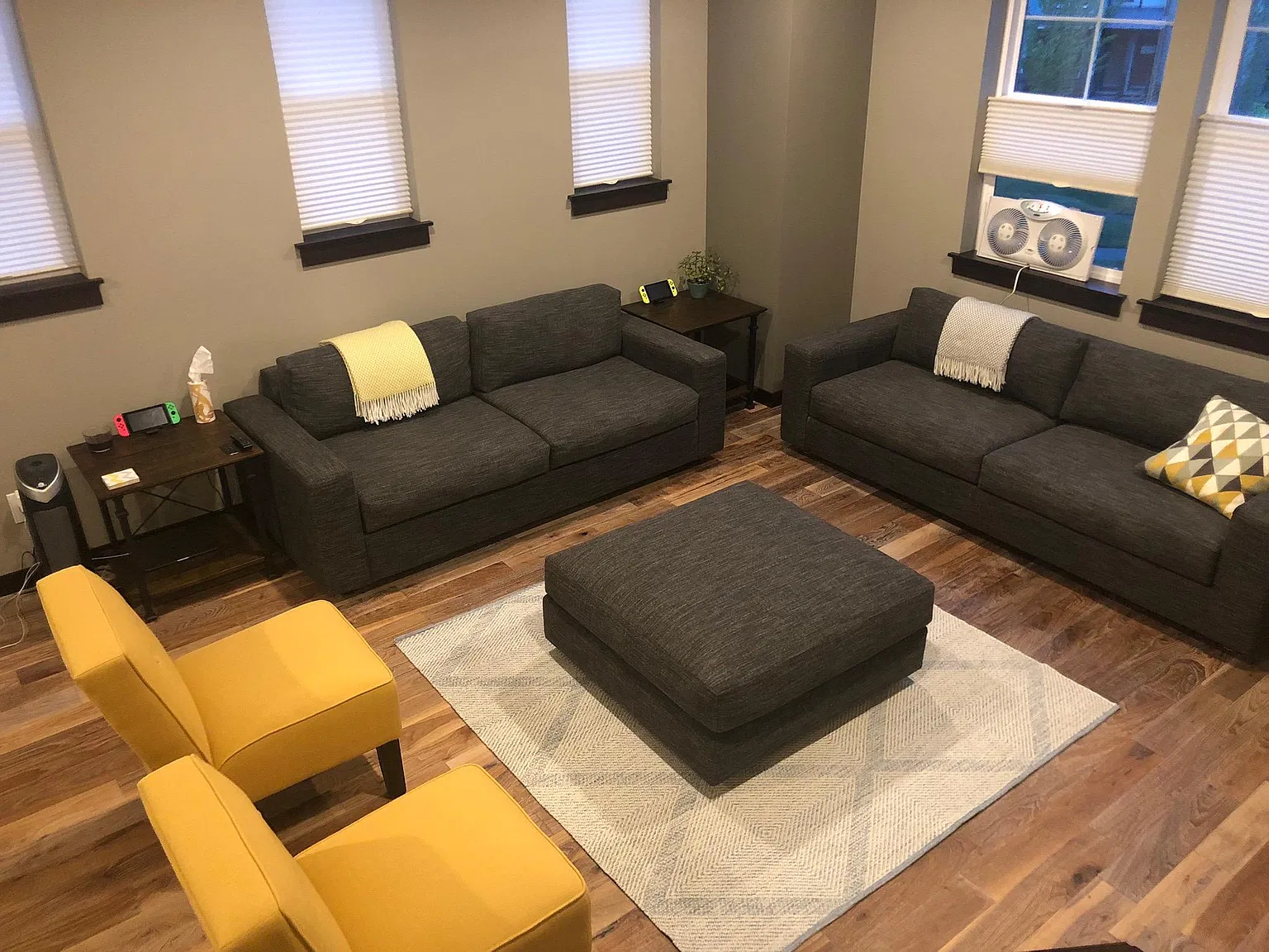 3 bed, 1940 sqft, $1,000 — Photo 1