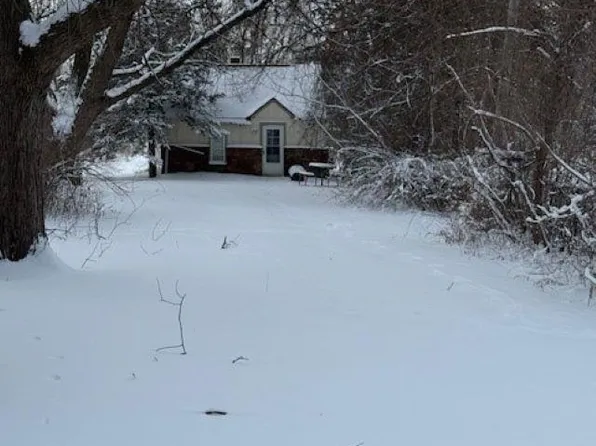 26950 Kuchenmeister St, Chesterfield, MI 48051