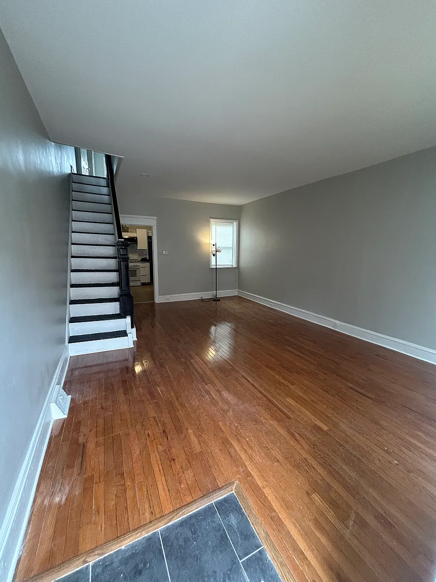 Living/dining rooms - Salmon St