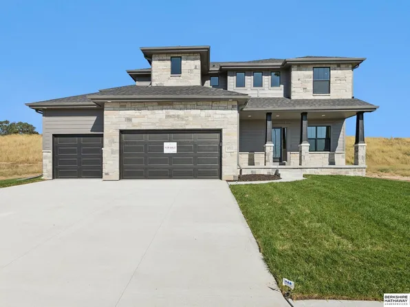 18512 Sycamore Dr, Gretna, NE 68028