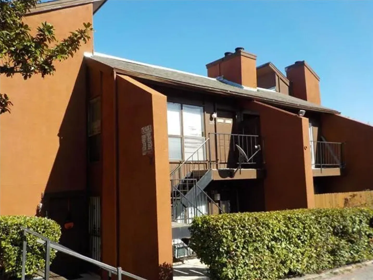 Lakeview Loft Condos — Photo 1