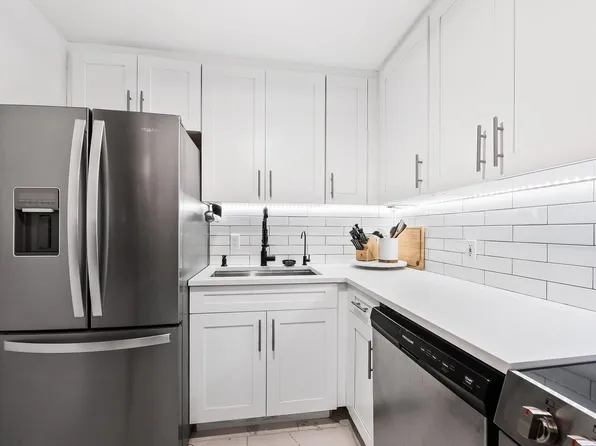 217 Bloomfield Street image 11 of 25