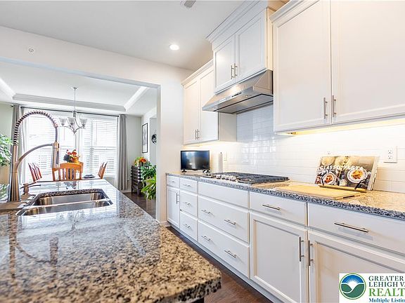 3rd image of 6955 Maple Dr E
