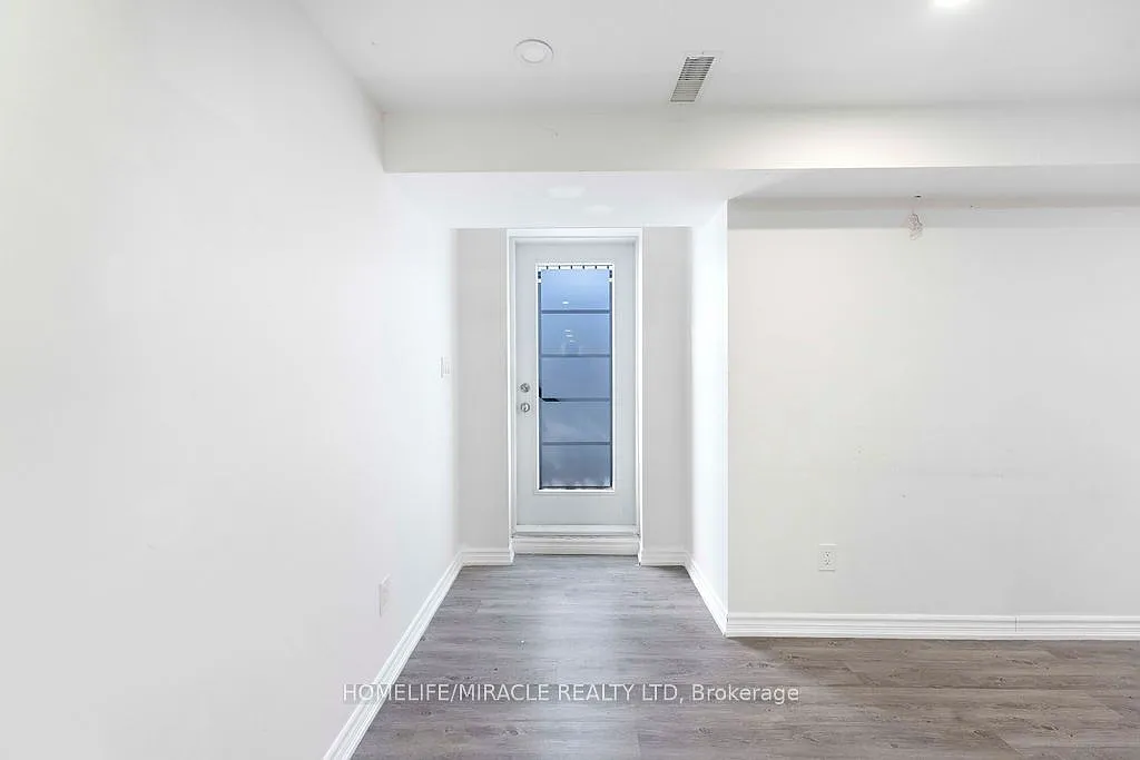Building Photo - 1330 Aldergrove Dr #BASEMENT