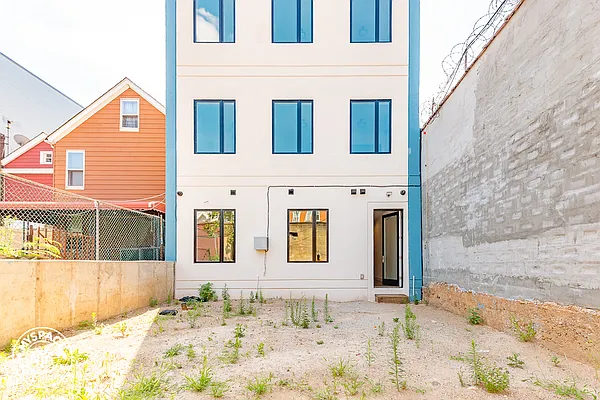 Rented by MySpaceNYC | media 6