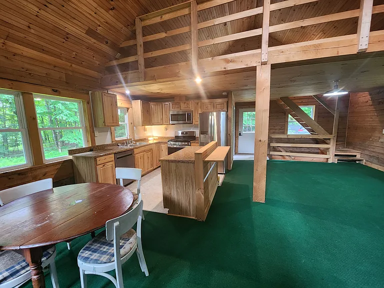 1426 Vertical Mile Rd — Photo 3