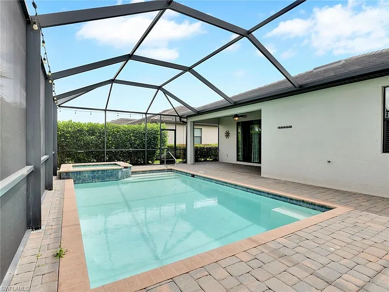 19527 Utopia Ln — Photo 32