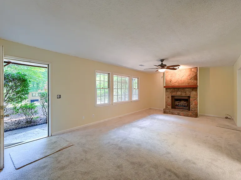 509 River Lakeside Ln — Photo 3