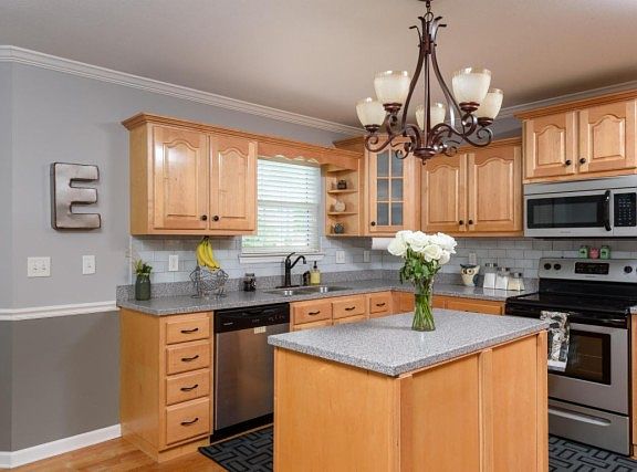 5th image of 15 Big Creek Ln
