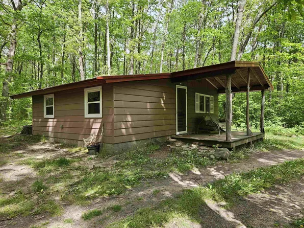 2141 Lois St, Harrison, MI 48625