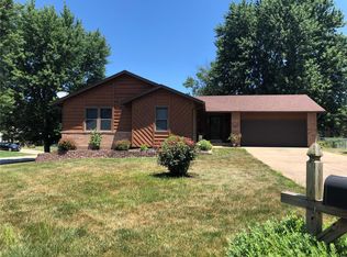 10 Elkhart Lake Ct, Saint Charles, MO 63304