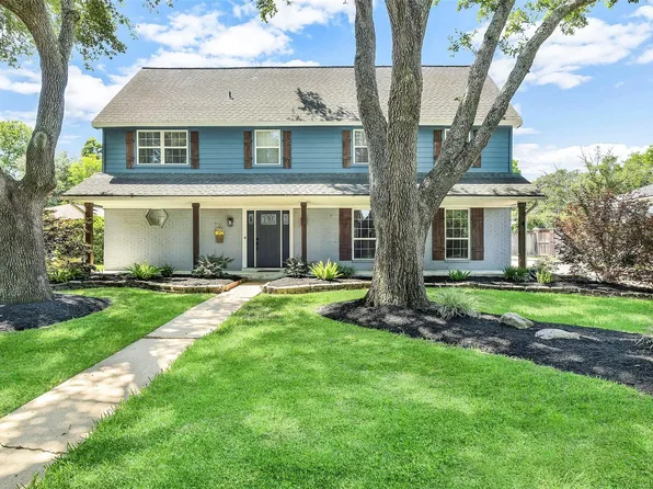 404 Independence Dr, Friendswood, TX 77546