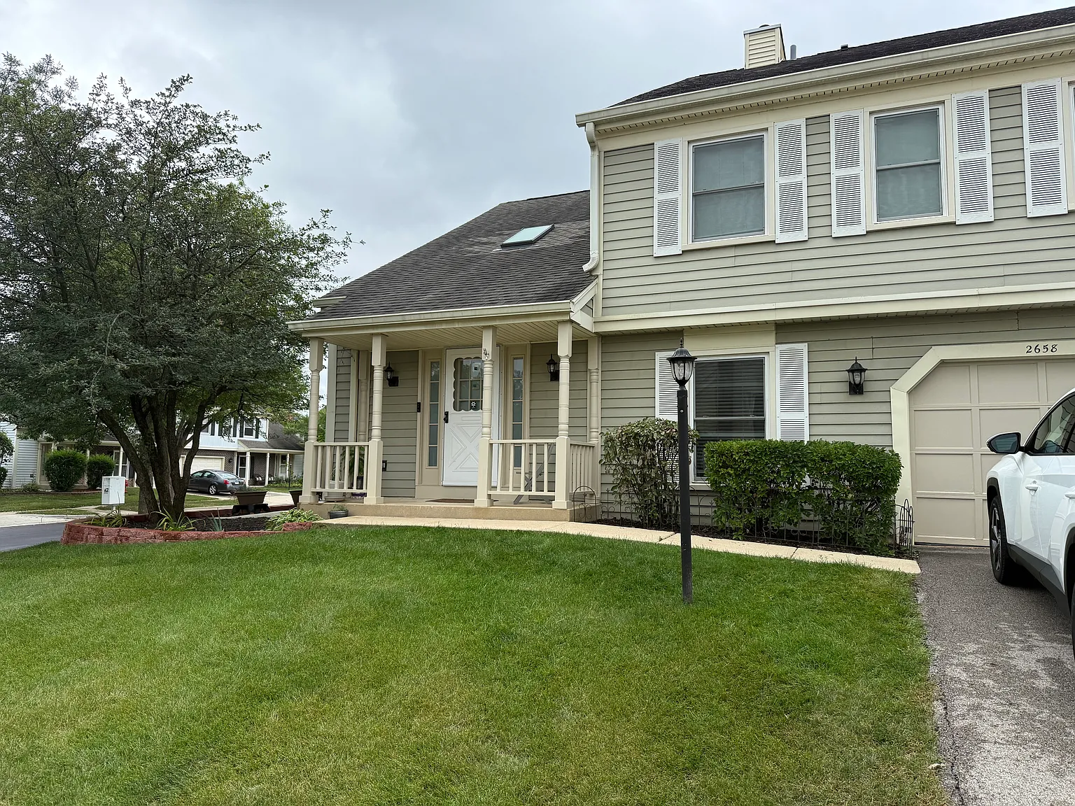 2 bed, 1.5 bath, 1300 sqft, $2,600 — Photo 1