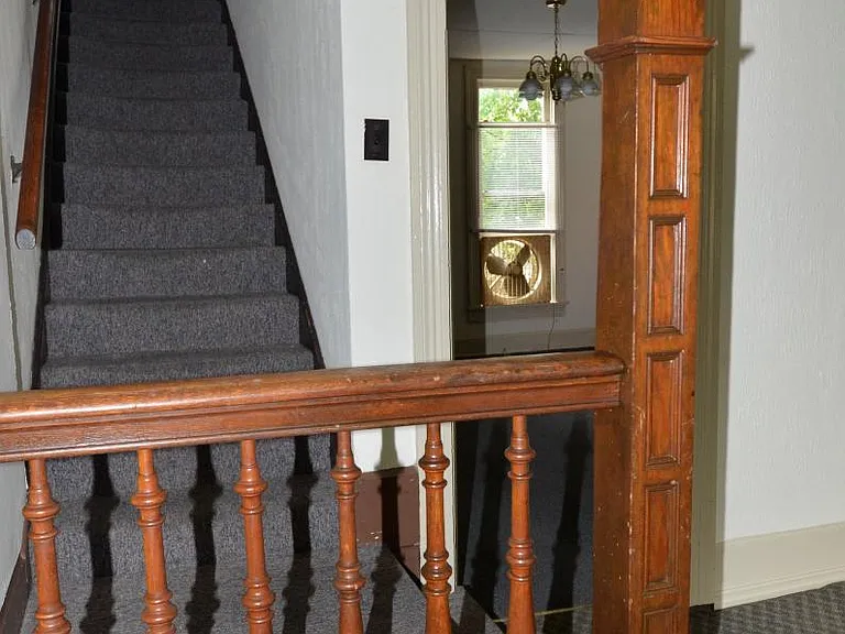 502 S Woodlawn Ave — Photo 9