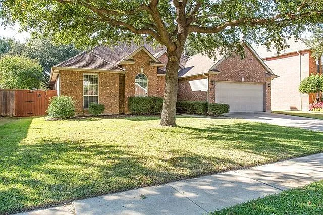 2413 Pinehurst Dr — Photo 2