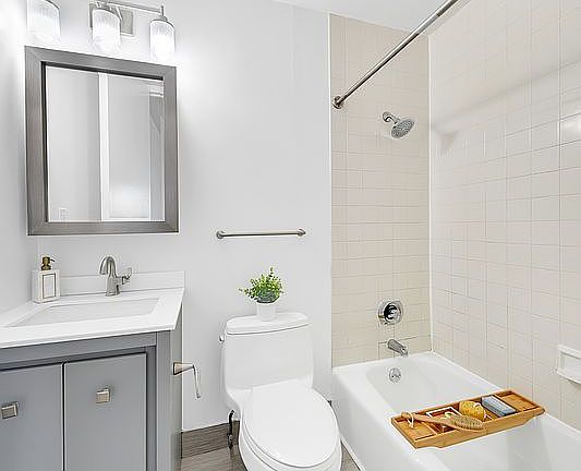 5th image of 215 W 95th St APT 6R