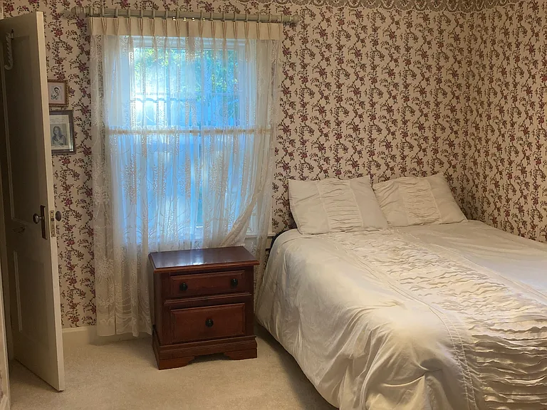 411 N College St — Photo 16