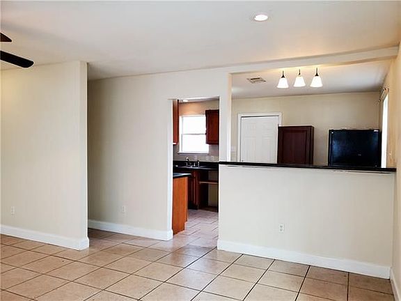 5th image of 4208 Duplessis St