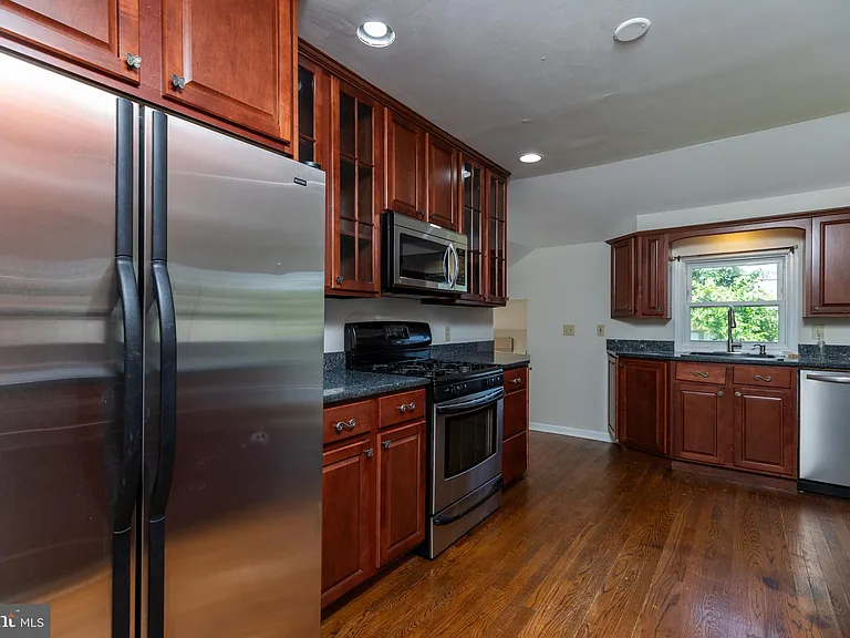 6013 Madeline Dr — Photo 19