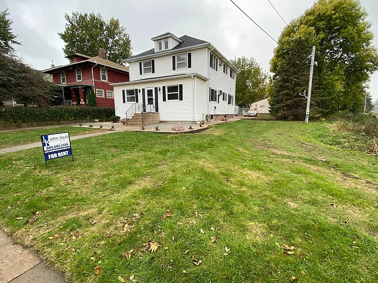 801 S Phillips Ave — Photo 2