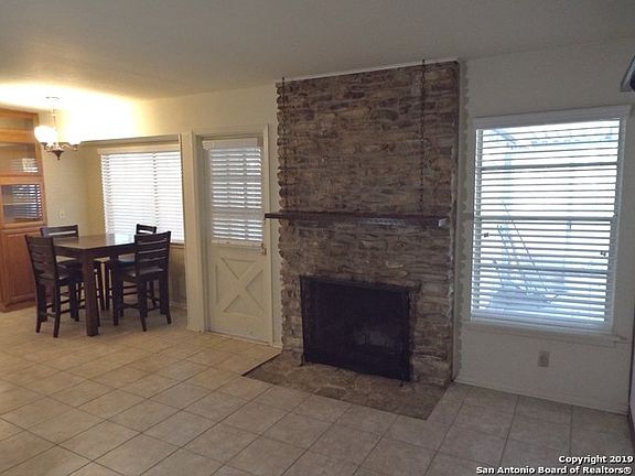 3rd image of 219 Shin Oak Dr
