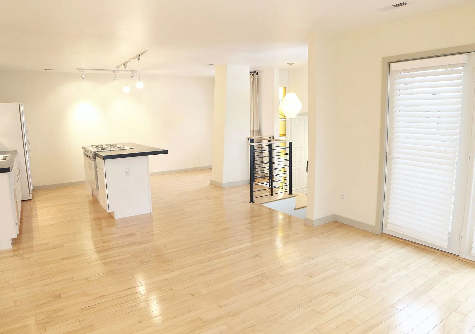 419 W Mountain Ave — Photo 3