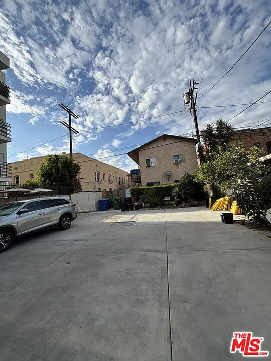 3 bed, 1.5 bath, 1388 sqft, $2,800 — Photo 2