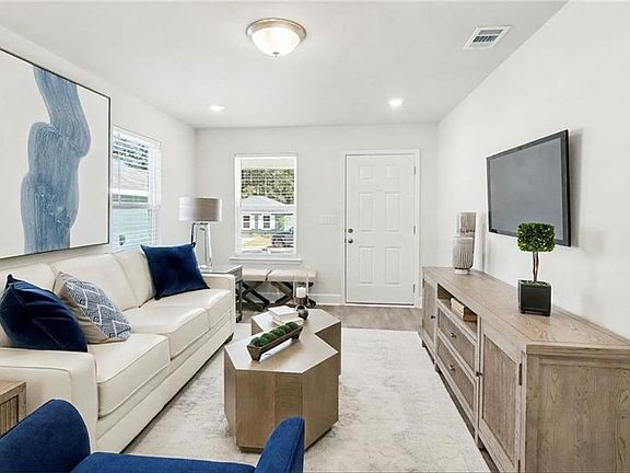 3rd image of 8627 The Pines Of Dawes Dr