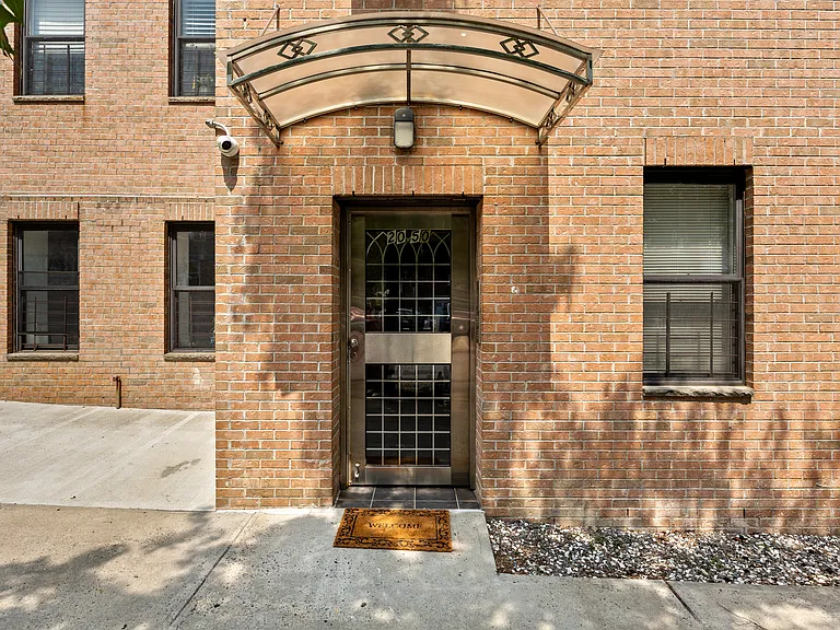 20-50 29th St #1B — Photo 8