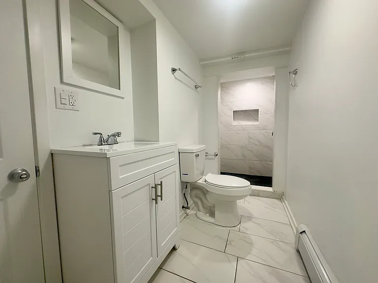 5718 W Melrose St — Photo 4
