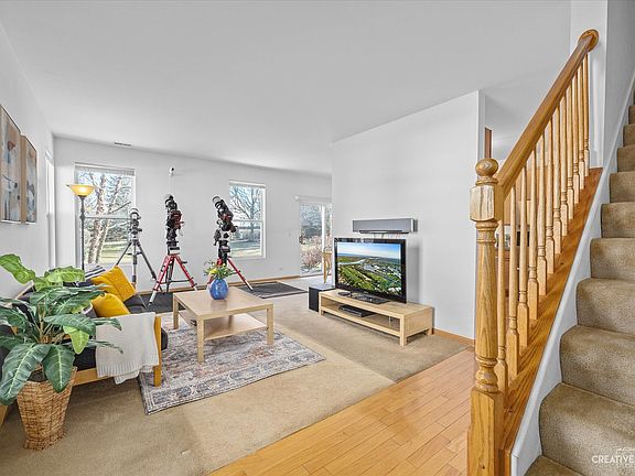 2nd image of 3969 Blackstone Dr