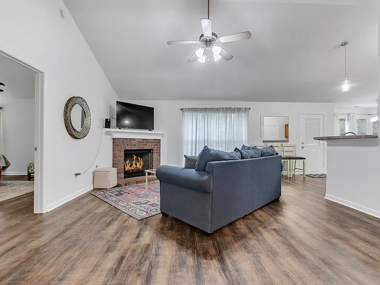 8301 Manhatten Dr — Photo 14