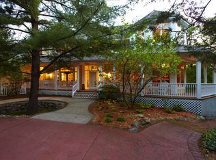 950 N Lost Woods Rd, Summit, WI 53066