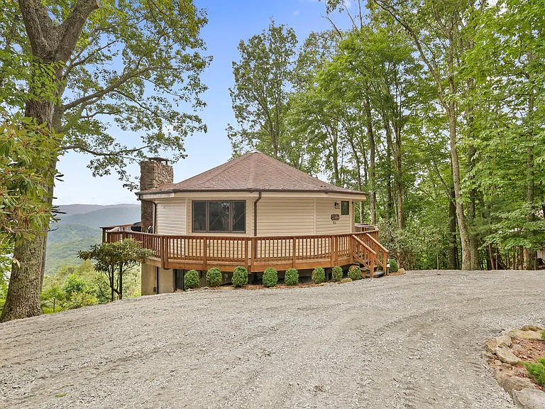 820 Pine Ridge Rd — Photo 13