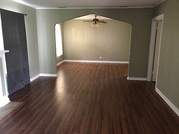 Front Living Room-02