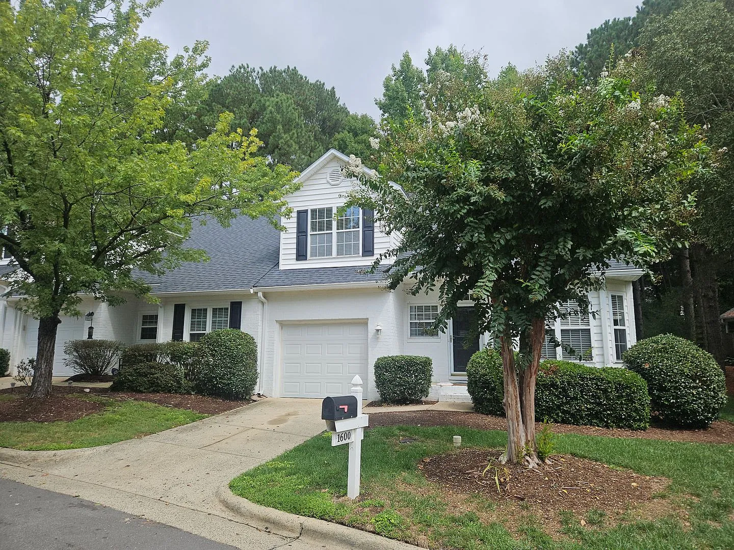 Fantastic 3br 2.5ba TH in Apex! Available Now! — Photo 2