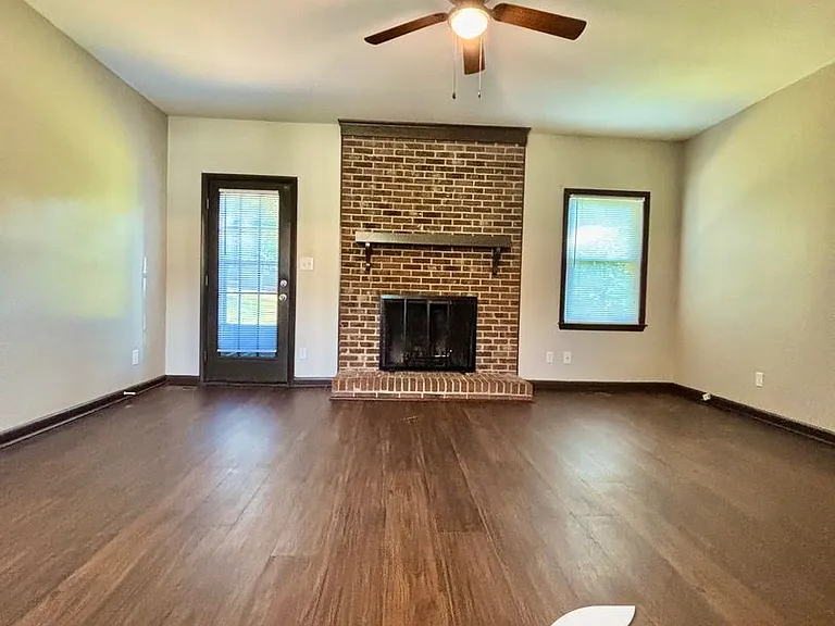 6727 Vaughn Rd — Photo 10