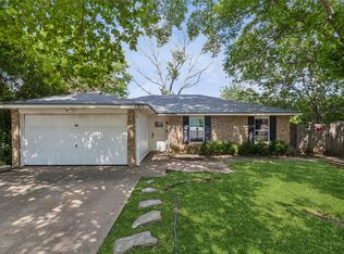 5805 Willow Branch Dr, Arlington, TX 76017