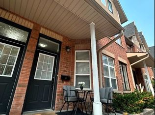 125 Hall St #6, Richmond Hill, ON L4C 4N9