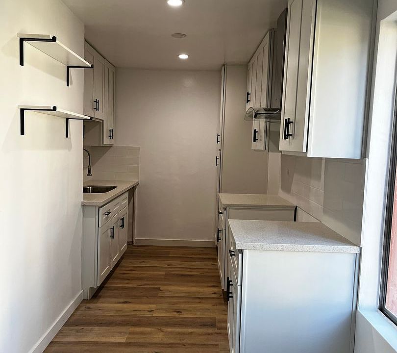 1st image of 2605 S Barrington Ave APT 1