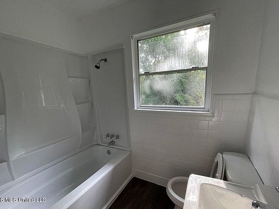 4th image of 1922 Shamrock Dr