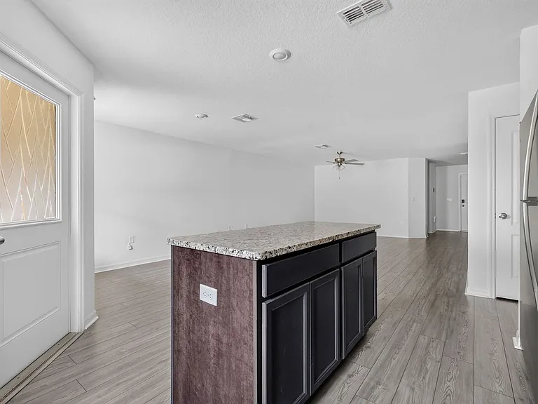 1564 Wynford Cir — Photo 14