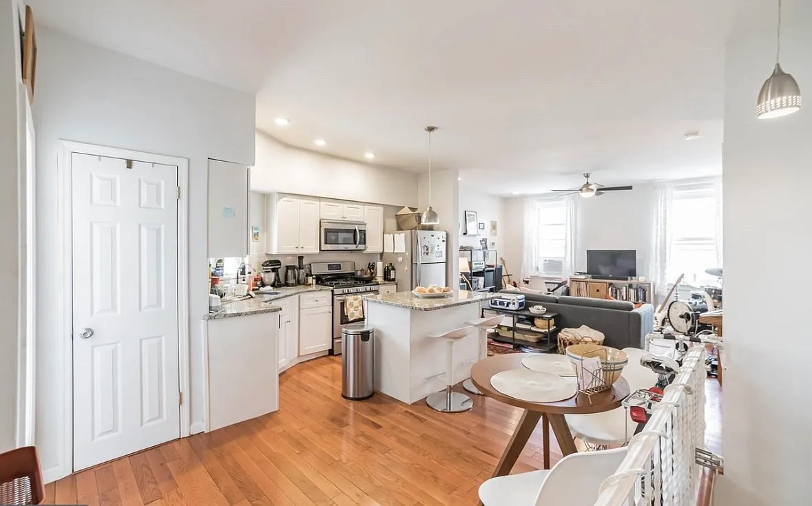 2346 E Cumberland St — Photo 4