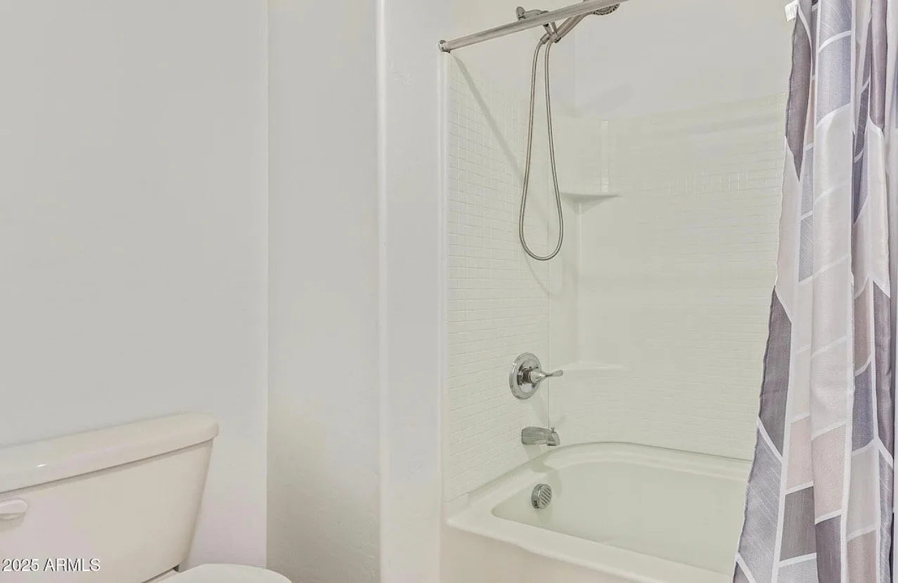 Modern Single Unit in Phoenix | 7718 W Jones Ave | $1195/mo — Photo 3