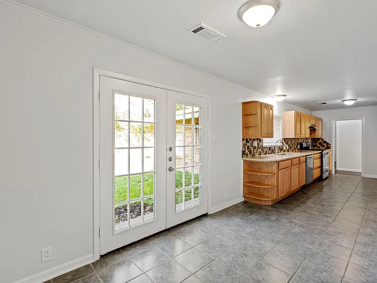 2206 Ansbury Dr — Photo 4