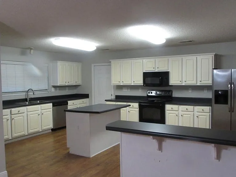 14597 Bruce Cv S — Photo 9