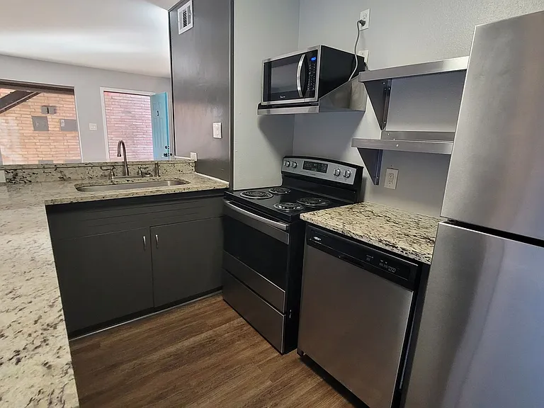133 Parland Pl — Photo 4