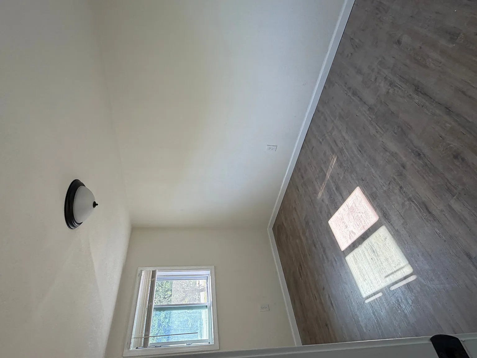 4 bed, 2.0 bath, 1100 sqft, $1,800 — Photo 2